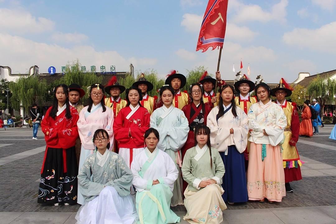 動漫服裝店，激發(fā)變化的力量，培育自信與成就感的時尚殿堂