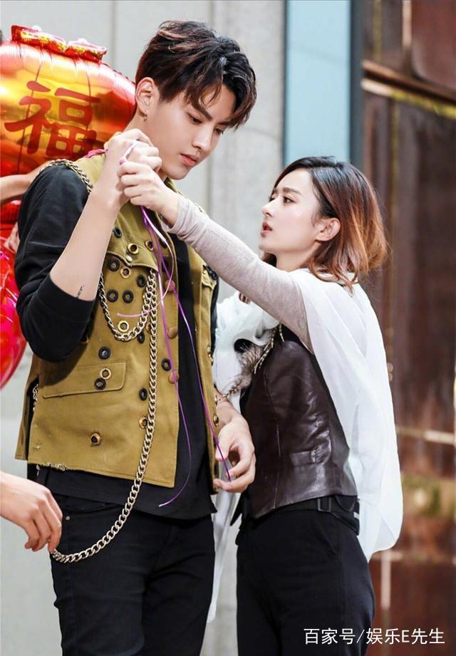 趙麗穎吳亦凡最新圖片，小巷風(fēng)情與隱藏特色小店探秘