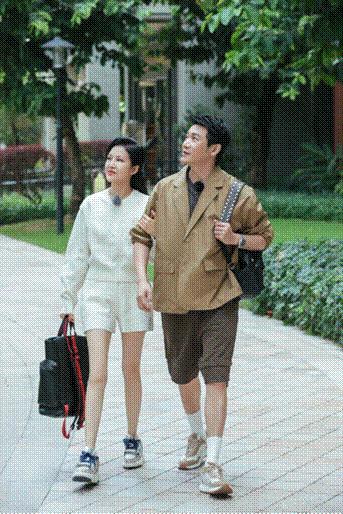 麥迪娜姜潮愛情事業(yè)雙豐收，最新動態(tài)揭秘