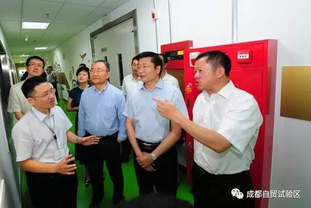 成都市委常委吳凱探索小巷獨(dú)特風(fēng)味，城市細(xì)微之處的魅力探索